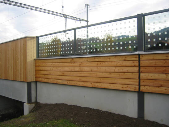 Transition from horizontal to vertical cladding