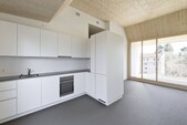 Gelungene Kombination der Materialien in der Küche (Fotos © kämpfen für architektur ag, Zürich)