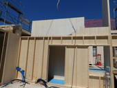 Montage des éléments de construction en bois