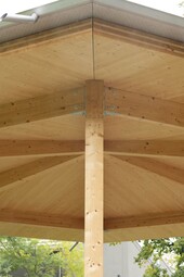 Vue sur les poteaux d'angle, raccords de poutres compris