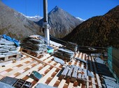 Roofing with natural stone slabs