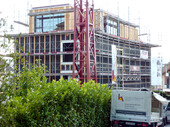 Aussenansicht strassenbseitig von oben im Rohbau