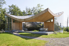 Ein New Yorker Haus, das um einen Felsblock herum gebaut wurde